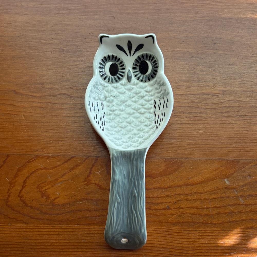 Owl-Shaped Ceramic Spoon Rest - Gray and White